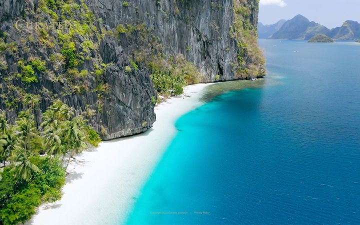 Screenshot of curatedjourneys.com