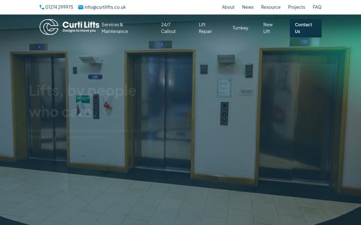 Screenshot di curtilifts.co.uk