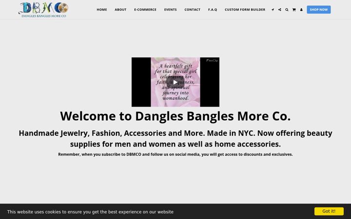 Screenshot of danglesbanglesmoreco.com