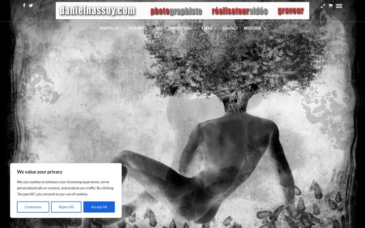 Screenshot of danielnassoy.com