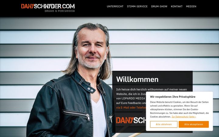 Screenshot of danyschnyder.com