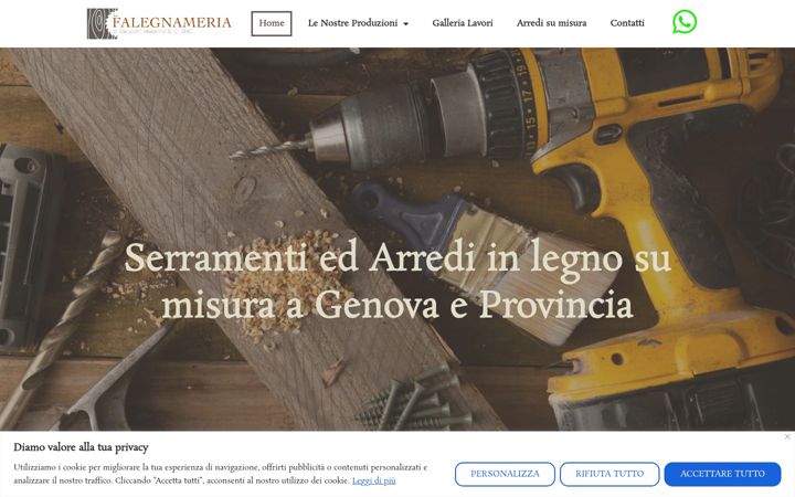 Screenshot of delucchiserramenti.com