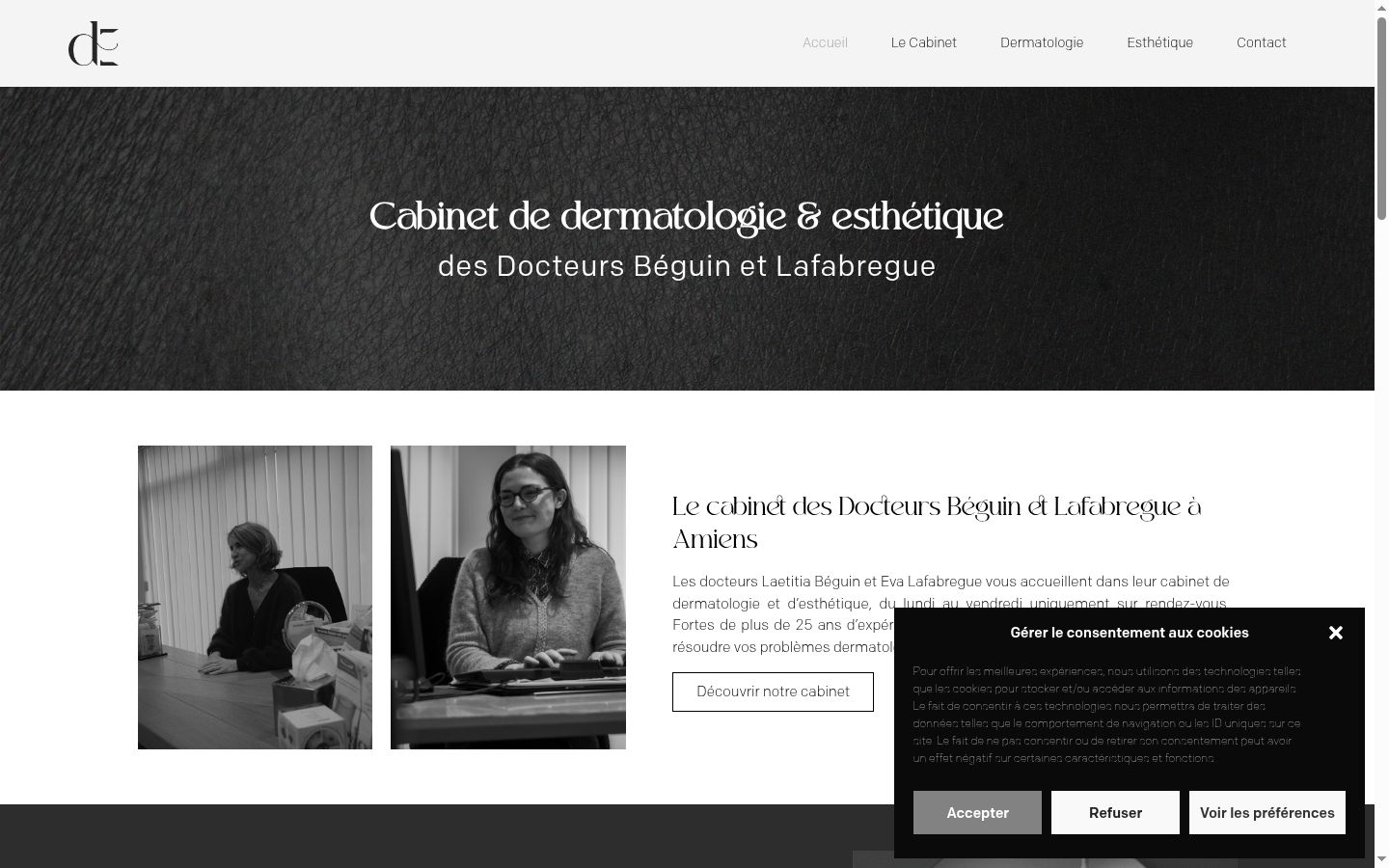 Captură de ecran a bannerului de consimțământ afișat înainte de orice interacțiune