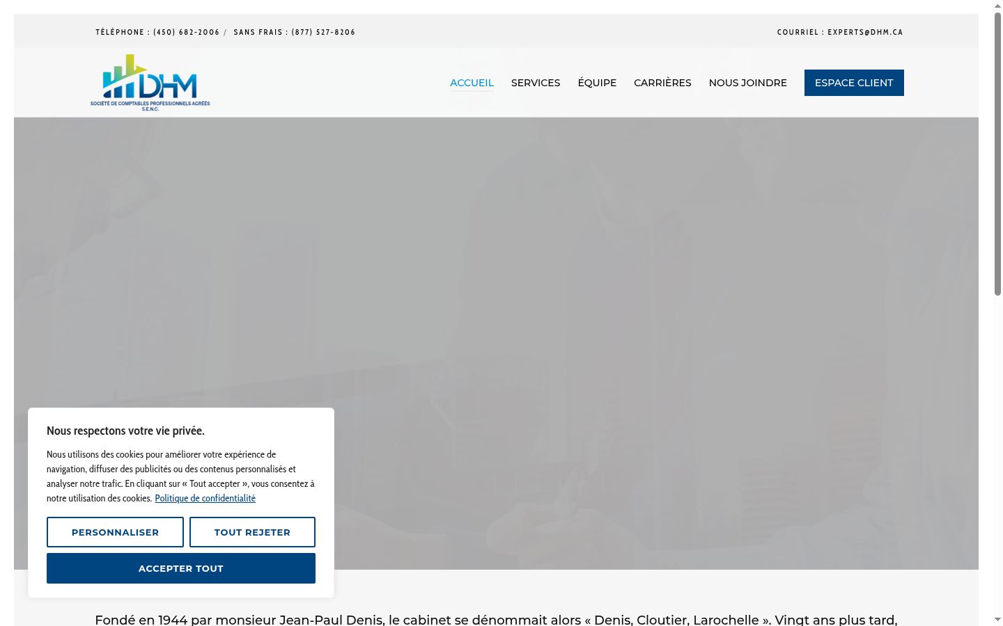 Captură de ecran a bannerului de consimțământ afișat înainte de orice interacțiune