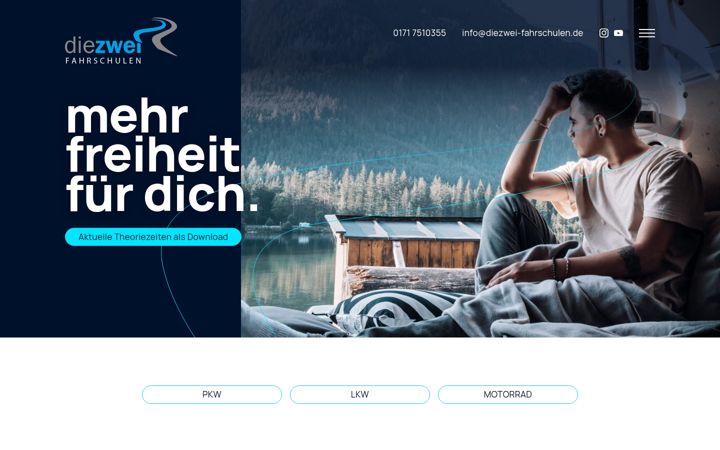 Screenshot of diezwei-fahrschulen.de