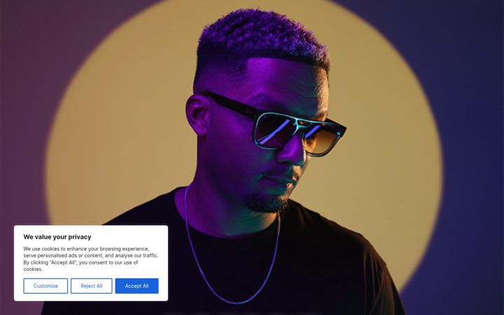 Screenshot of djrogeriolopez.com