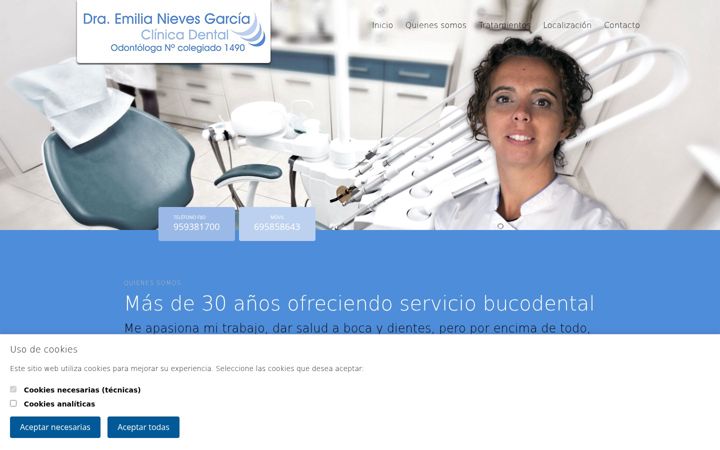 Screenshot of doctoraemilianieves.com