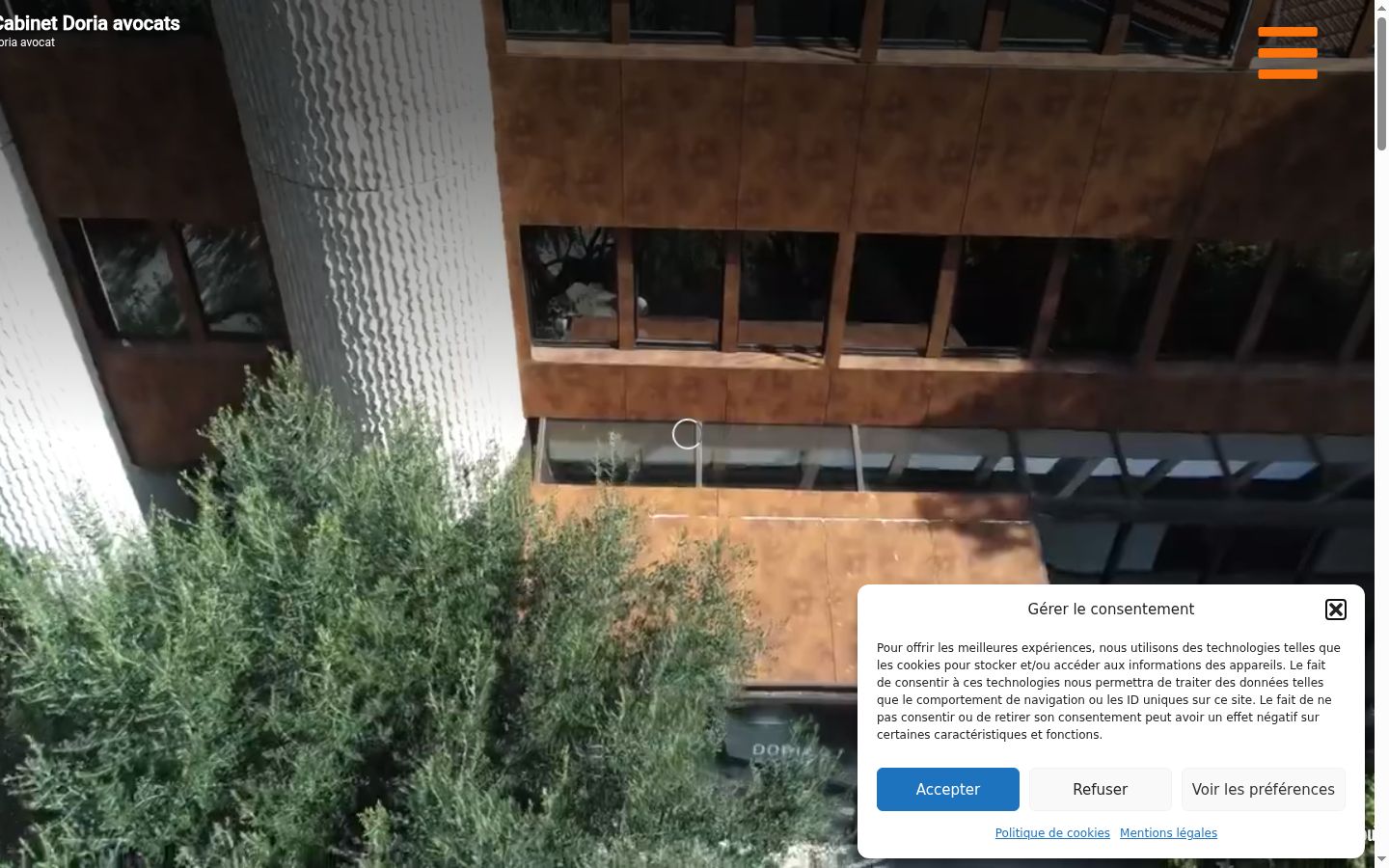 Snímek obrazovky baneru souhlasu zobrazeného před jakoukoli interakcí