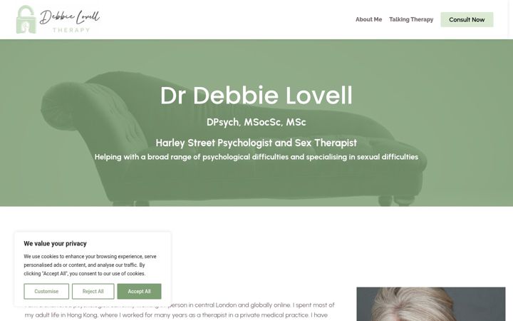 Screenshot of drdebbielovell.com