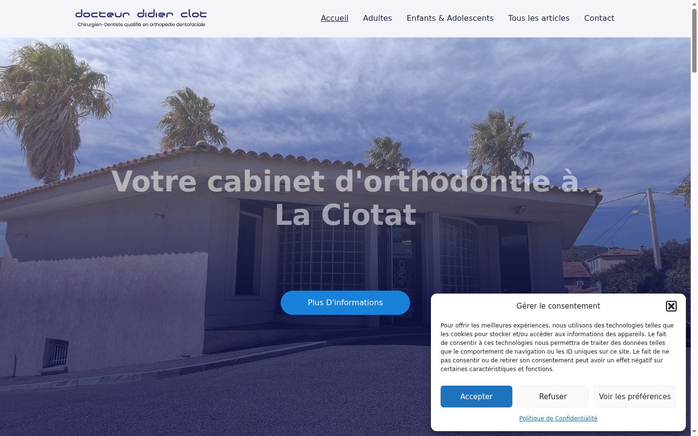 Captură de ecran a bannerului de consimțământ afișat înainte de orice interacțiune
