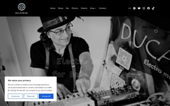Screenshot of ducasmusic.com