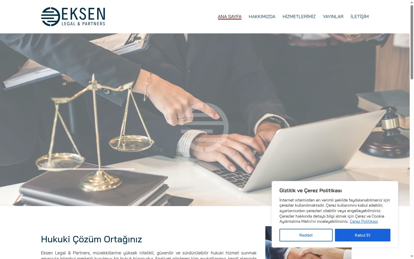 Képernyőkép a bármilyen interakció előtt megjelenő hozzájárulási bannerről