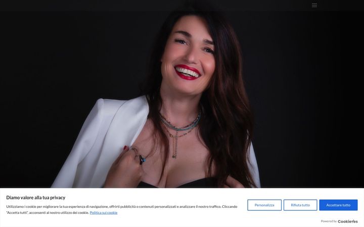 Screenshot of elisalovato.com