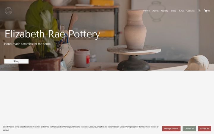 Screenshot of elizabethraepottery.com