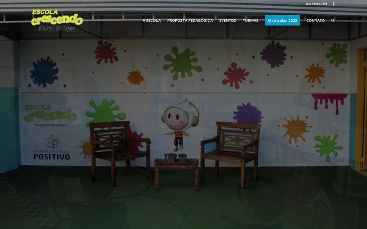 Screenshot stránky escolacrescendo.com.br