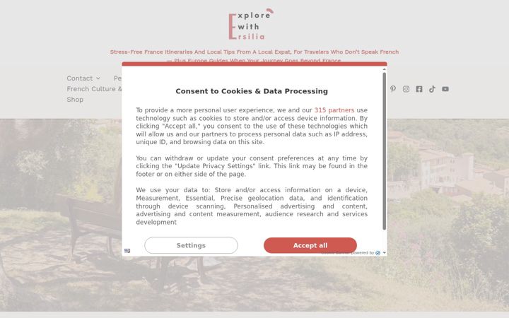 Screenshot of explorewithersilia.com