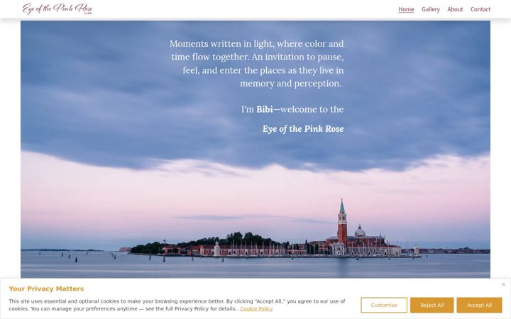 Screenshot of eyeofthepinkrose.com