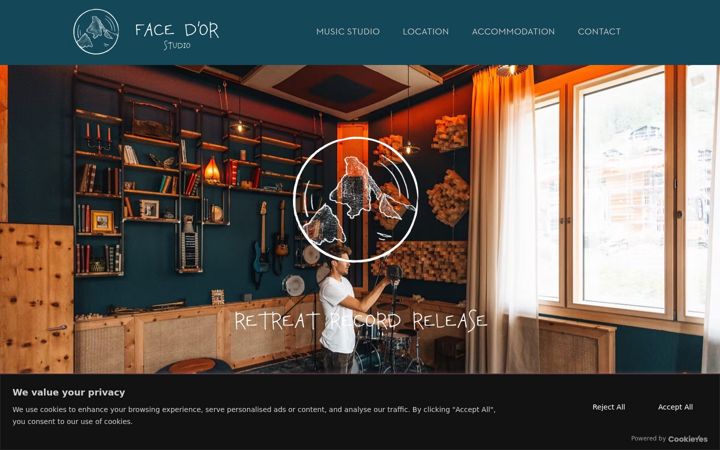 Screenshot of facedorstudio.com