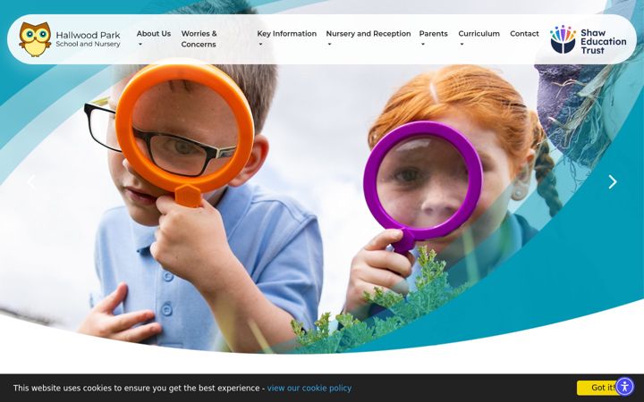 Screenshot of hallwoodpark.co.uk