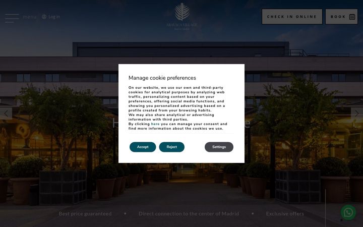 Screenshot of hotelaravacavillage.com
