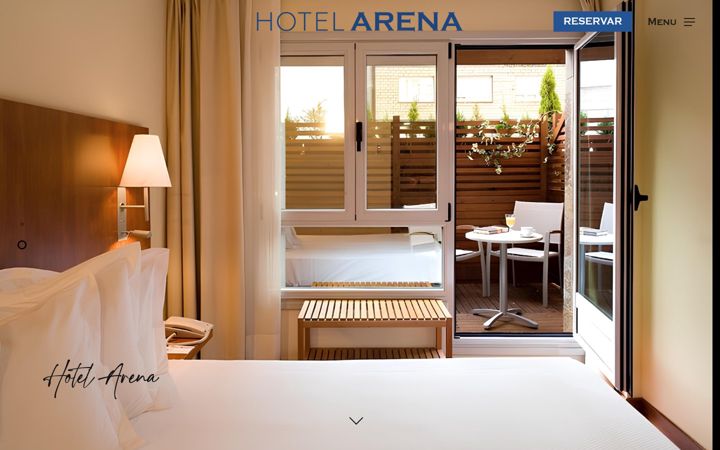 Screenshot of hotelarenagijon.com