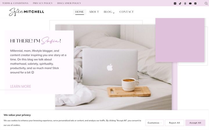 Screenshot of iamsofiamitchell.com