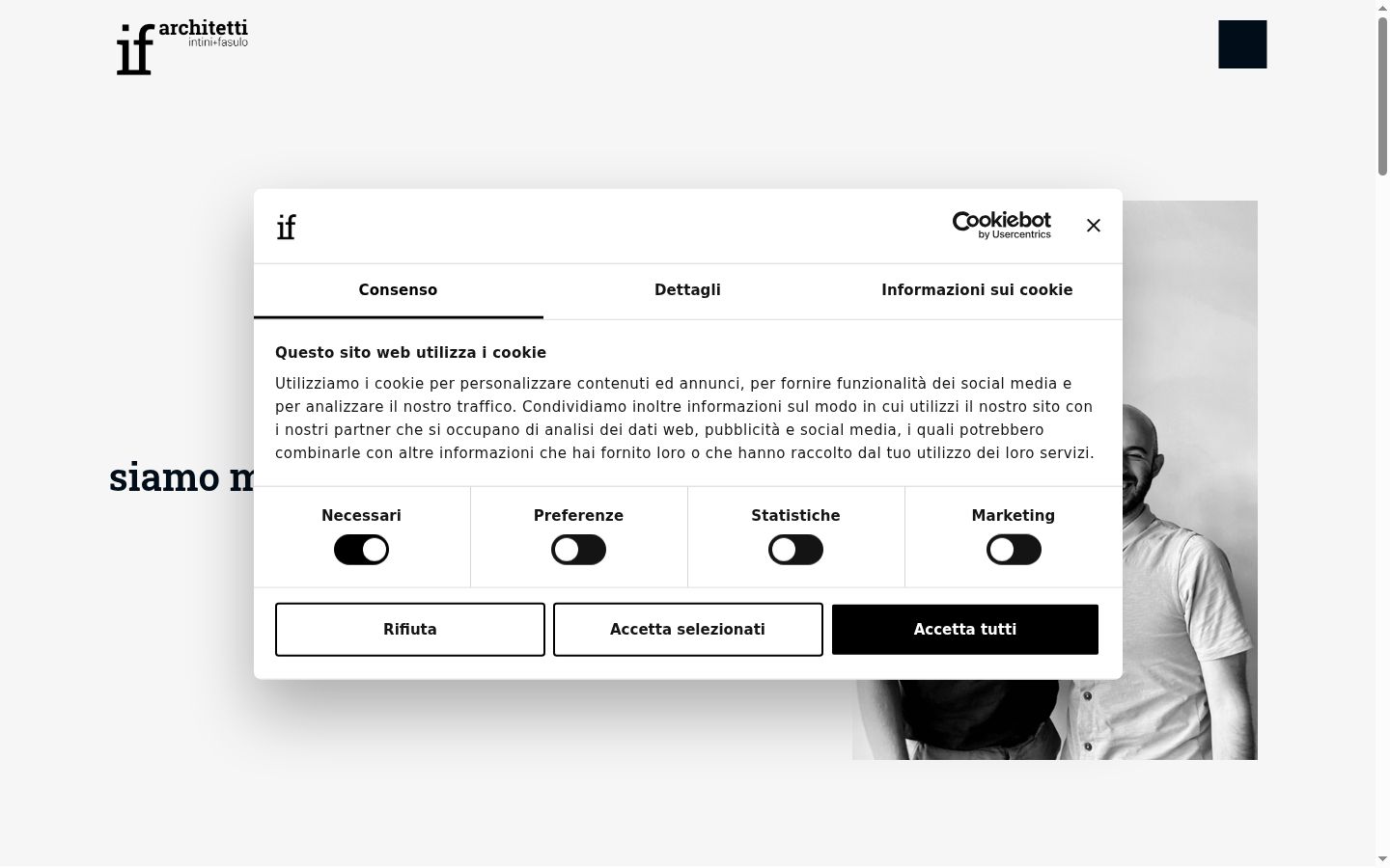 Kuvakaappaus suostumusbannerista, joka näytettiin ennen mitään vuorovaikutusta