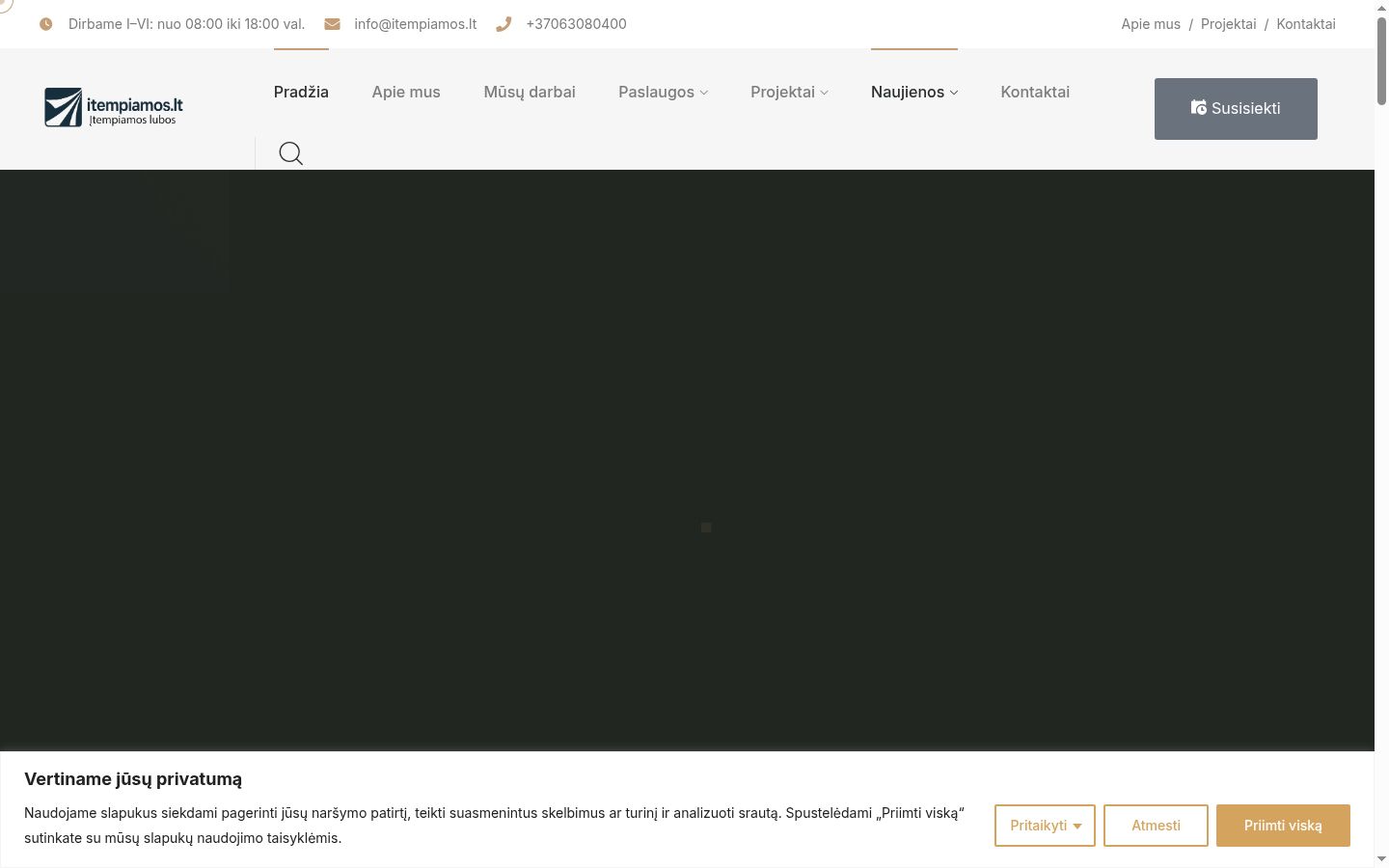 Posnetek zaslona pasice za privolitev, prikazane pred kakršno koli interakcijo