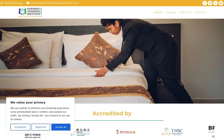 Screenshot of karavalitraininginstitute.com