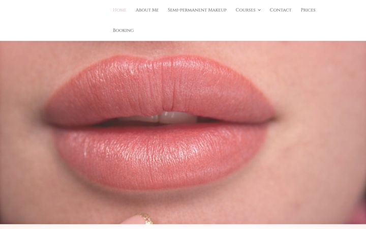 Screenshot of karolinalashesbeautycourses.com