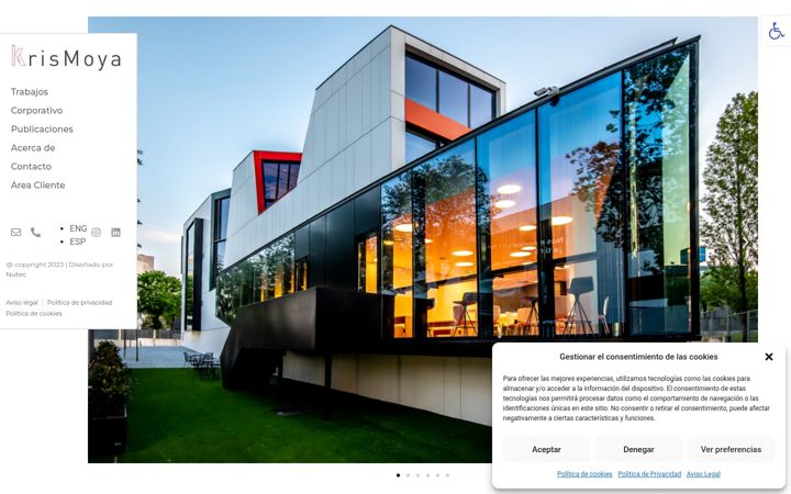 Screenshot of krismoyastudio.com