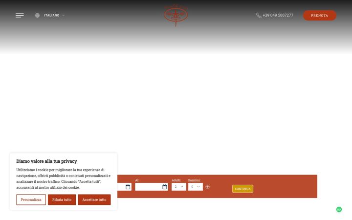 Screenshot of lacortehotel.info