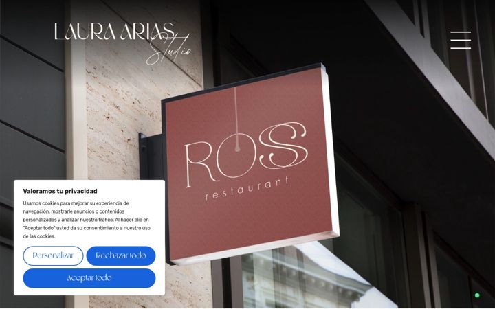Screenshot of lauraariasstudio.com