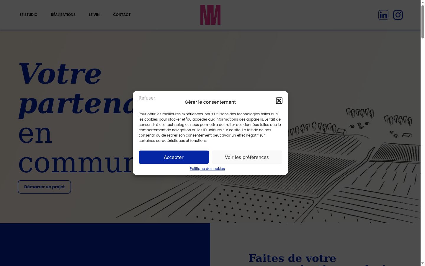 Captură de ecran a bannerului de consimțământ afișat înainte de orice interacțiune