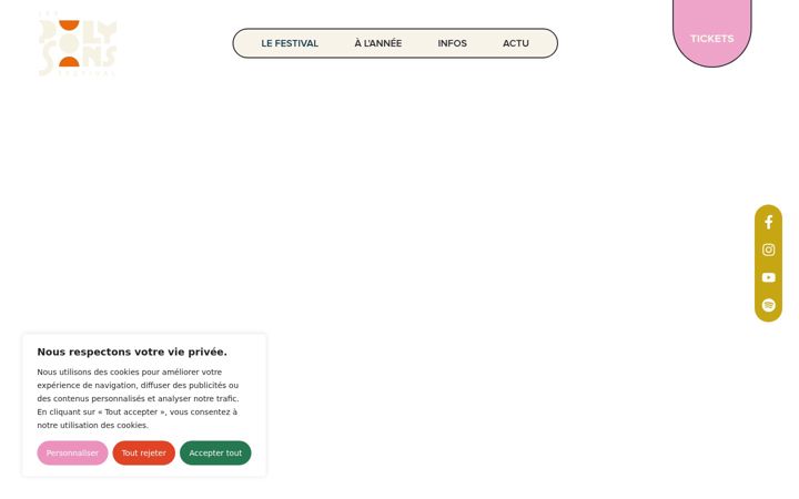 Screenshot of lespolysons.com