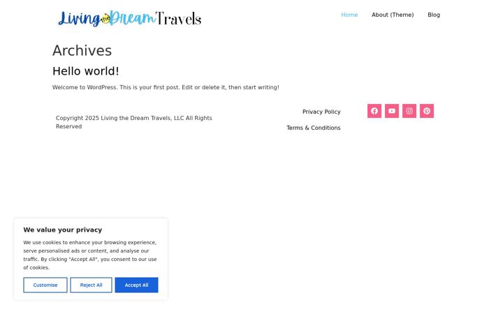 Screenshot of livingthedreamtravels.com