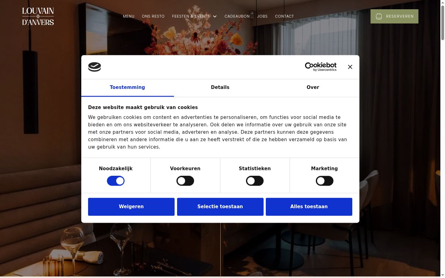Captură de ecran a bannerului de consimțământ afișat înainte de orice interacțiune