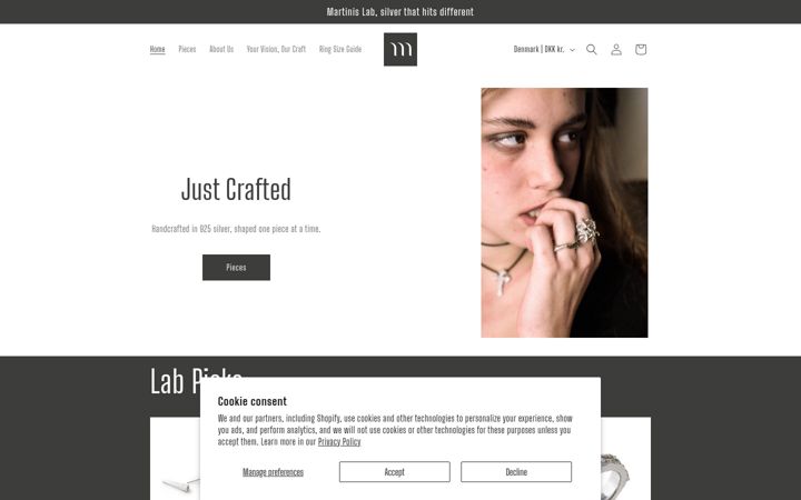 Screenshot of martinislab.com