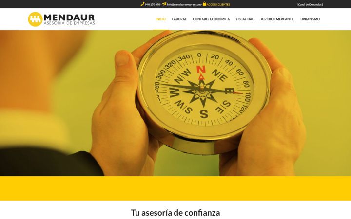 Screenshot of mendaurasesores.com