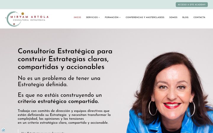Screenshot of miryamartola.com