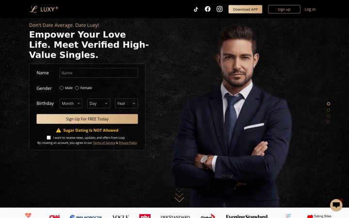 Screenshot of onluxy.com