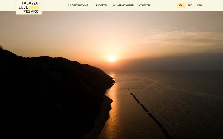 Screenshot von palazzolucepesaro.com