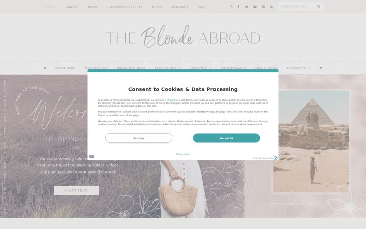 Screenshot of theblondeabroad.com