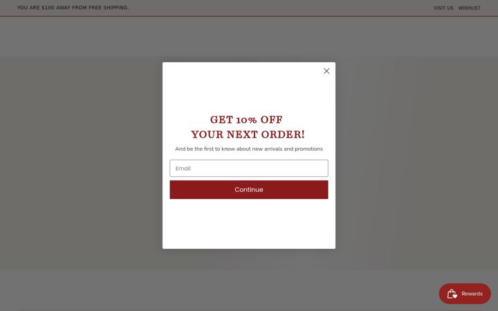 Screenshot of theredraccoon.com